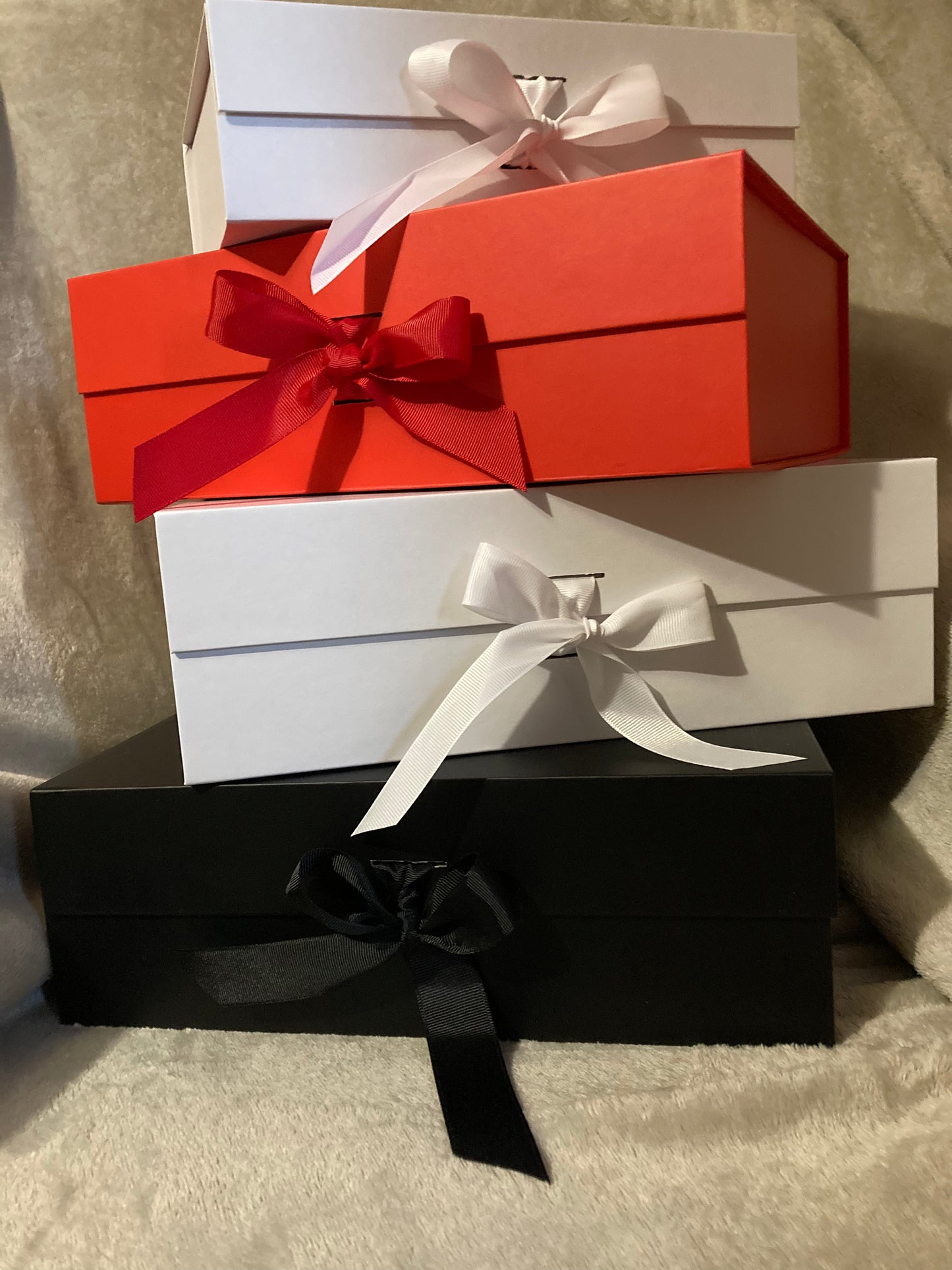 Medium magnetic gift boxes